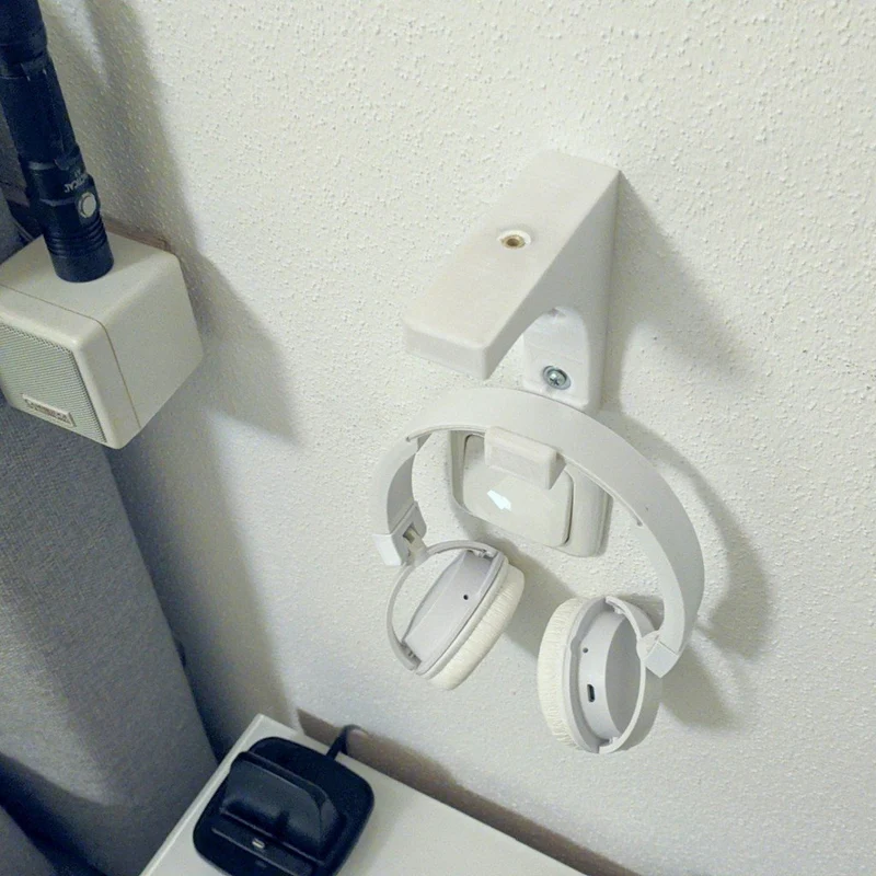 Petite étagère murale avec support pour casque