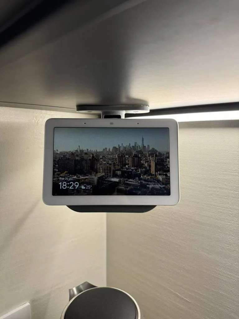 Support pivotant Google Nest Hub pour montage sous armoire