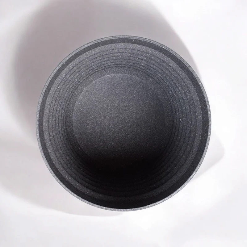 Vase moderne RippleBloom au design ondulé