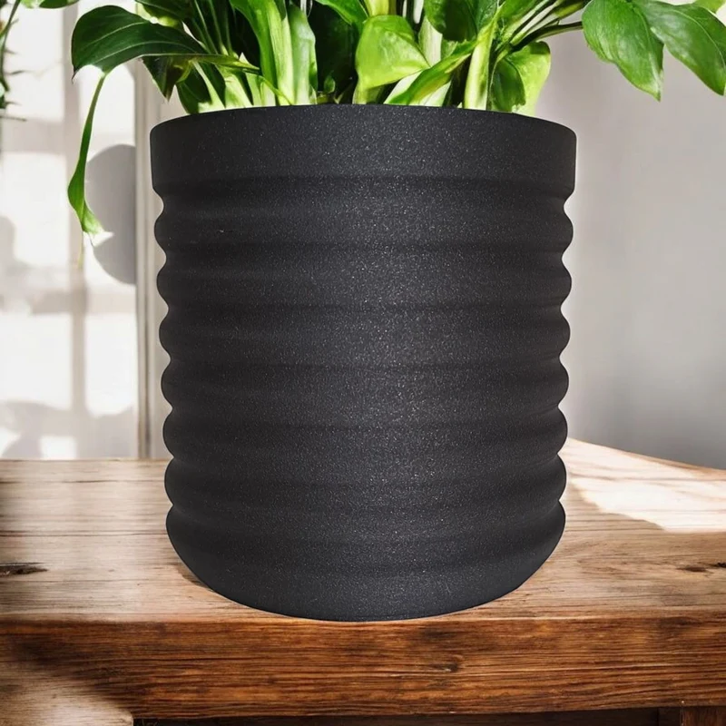 Vase moderne RippleBloom au design ondulé