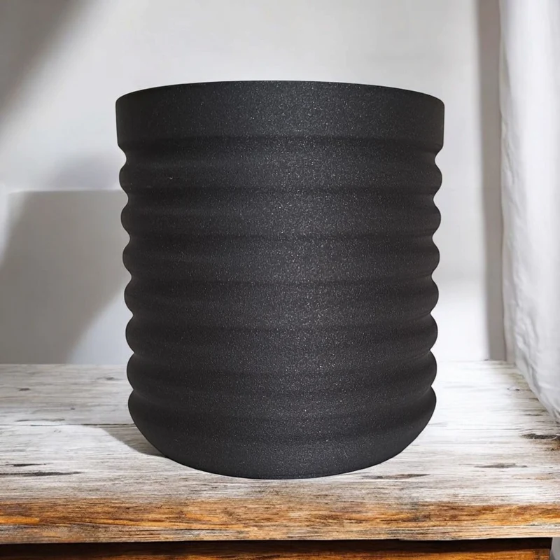 Vase moderne RippleBloom au design ondulé