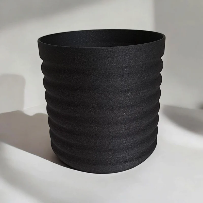 Vase moderne RippleBloom au design ondulé