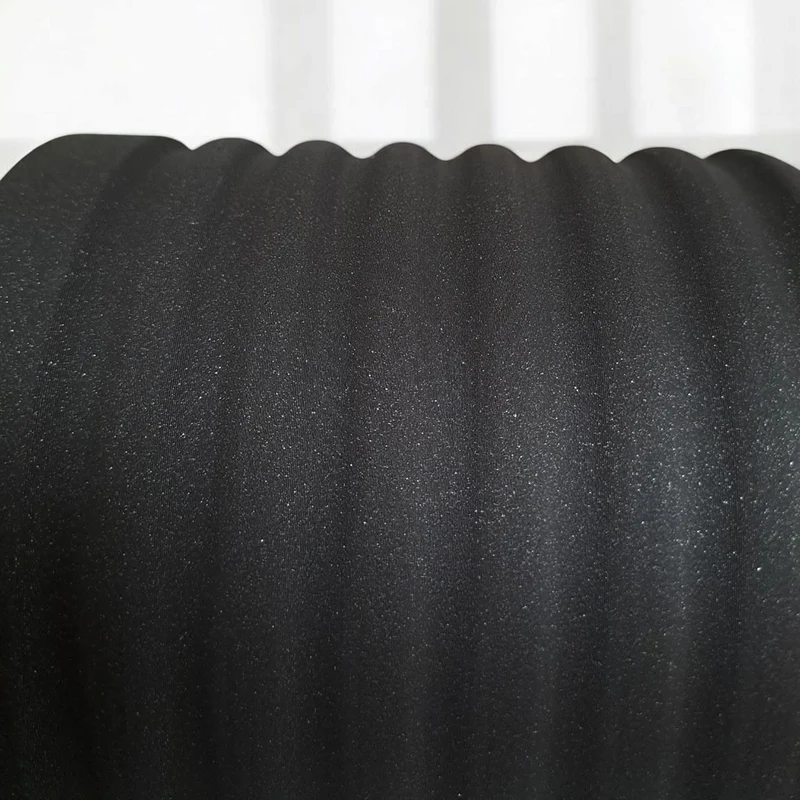 Vase moderne RippleBloom au design ondulé