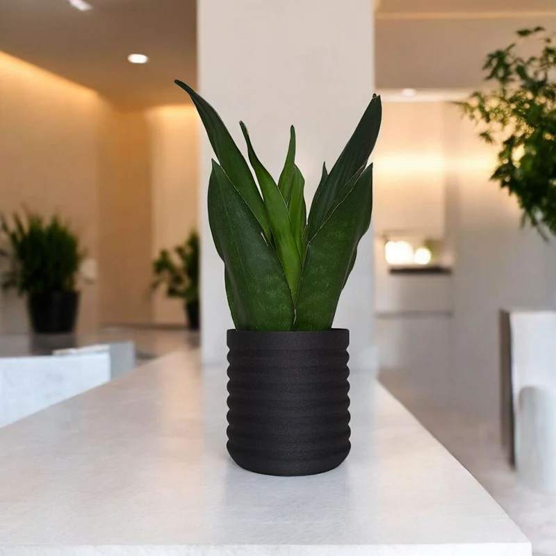 Vase moderne RippleBloom au design ondulé