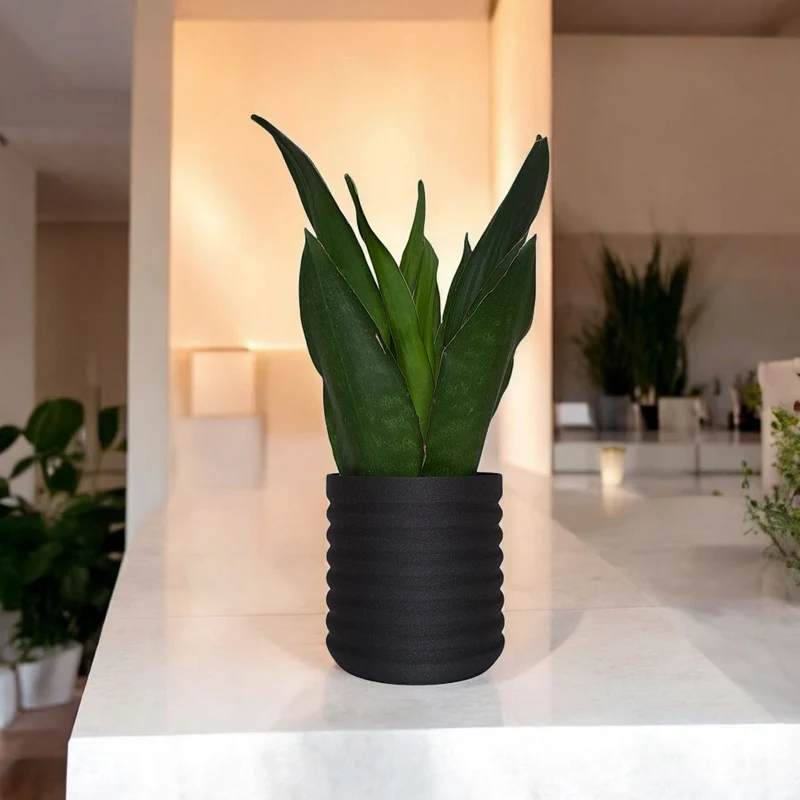 Vase moderne RippleBloom au design ondulé
