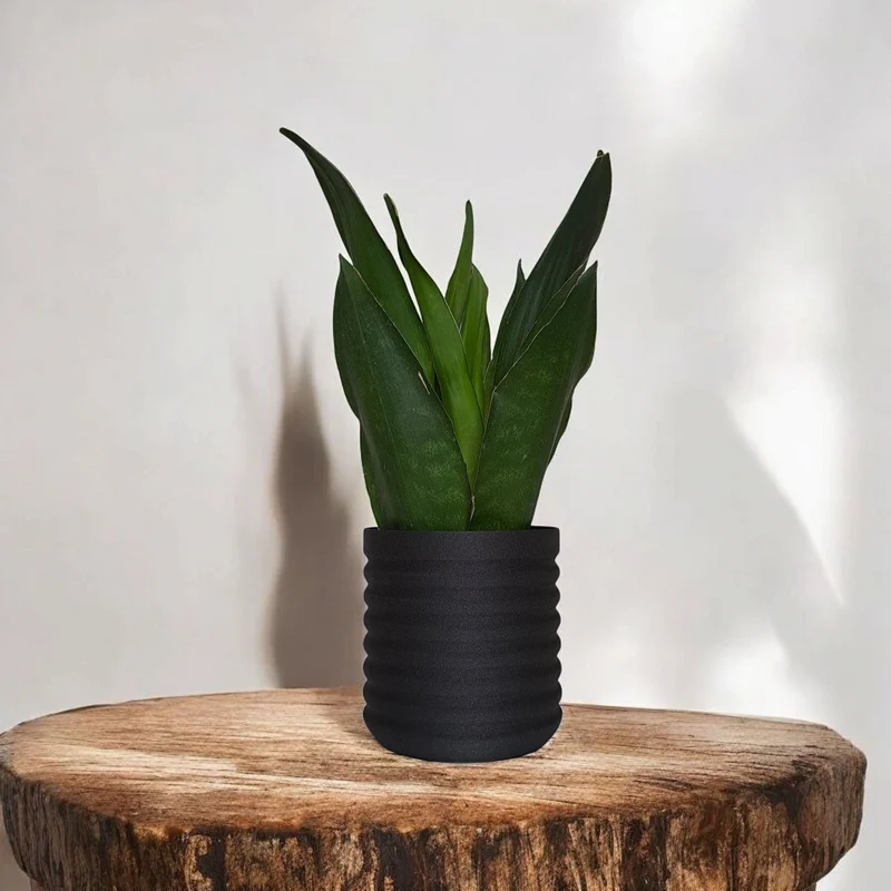 Vase moderne RippleBloom au design ondulé