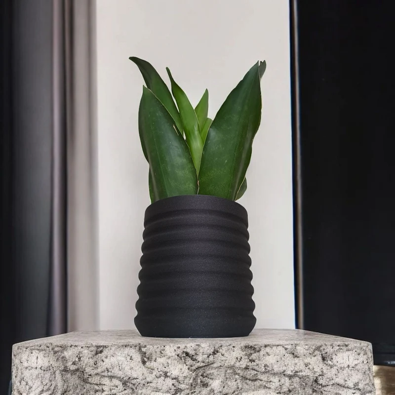 Vase moderne RippleBloom au design ondulé