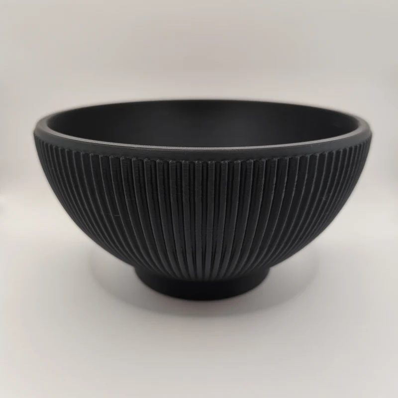 Élégant bol cannelé avec pied stable