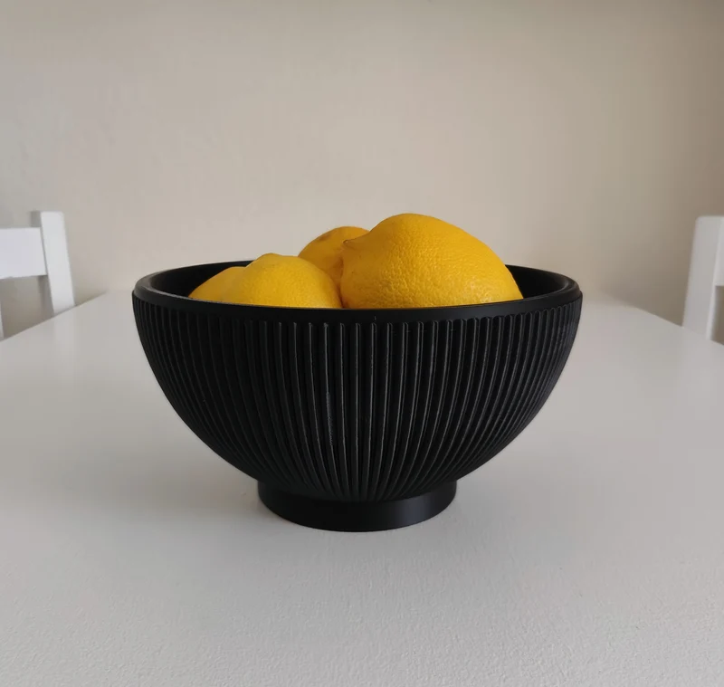 Élégant bol cannelé avec pied stable