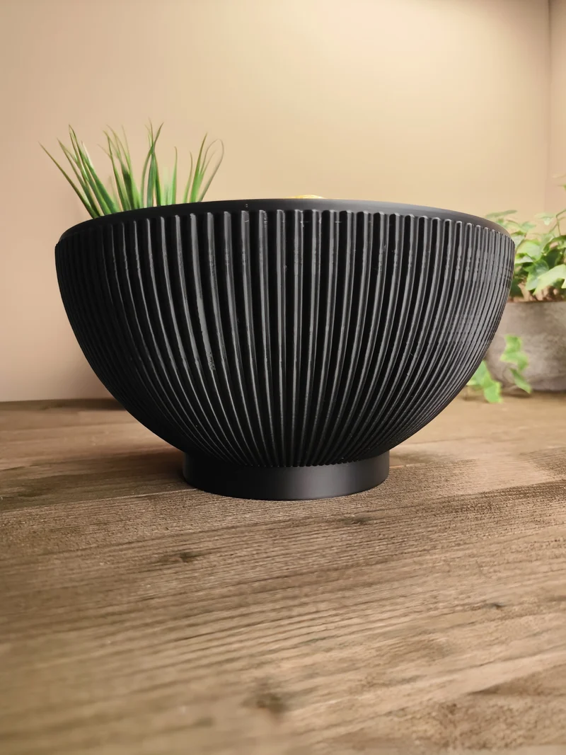 Élégant bol cannelé avec pied stable