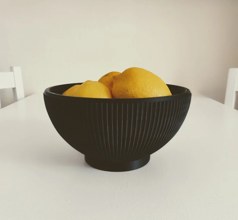 Élégant bol cannelé avec pied stable