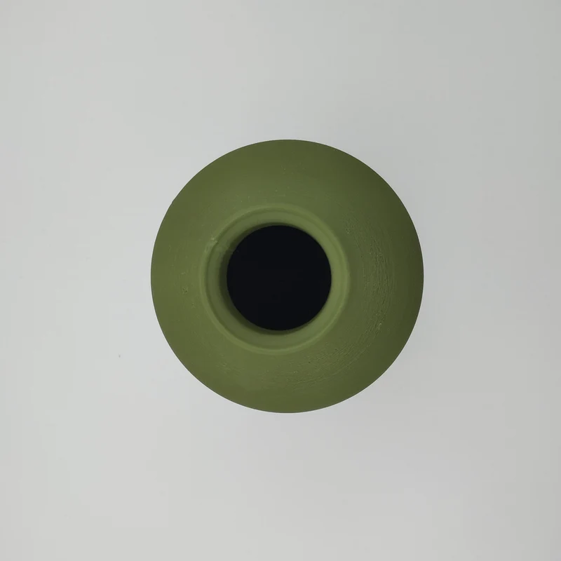 Vase minimaliste au design de bouteille de terrain