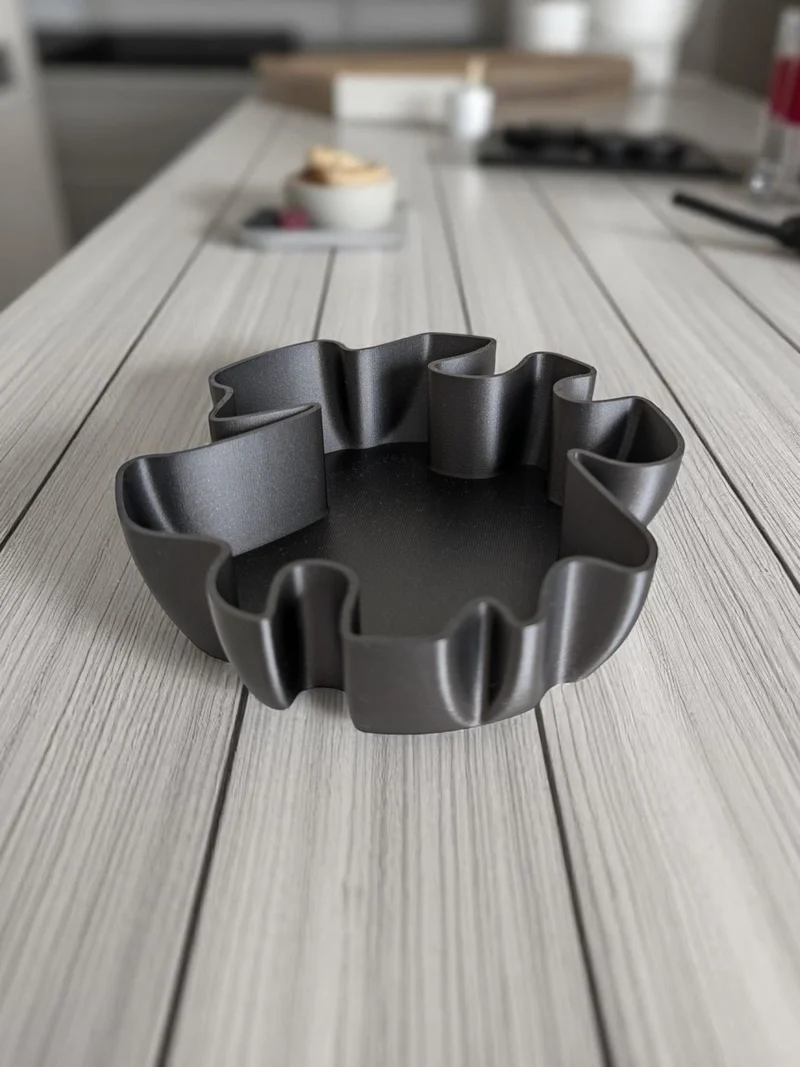 Coupe vide-poche au design organique moderne