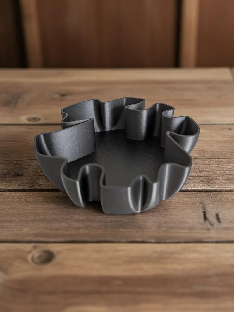 Coupe vide-poche au design organique moderne