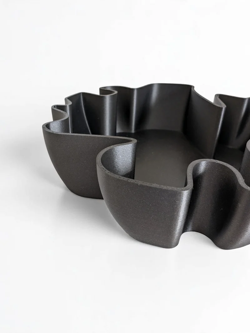 Coupe vide-poche au design organique moderne