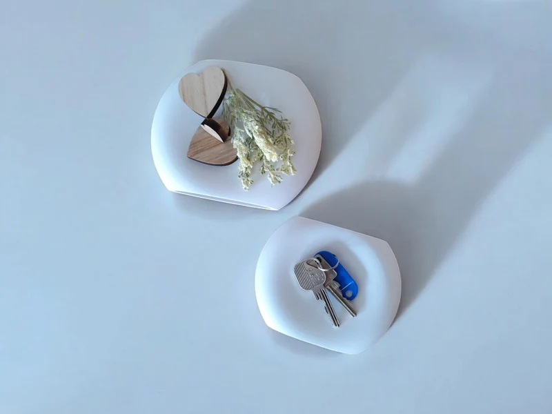 Plateau décoratif et pratique avec design en galets de rivière