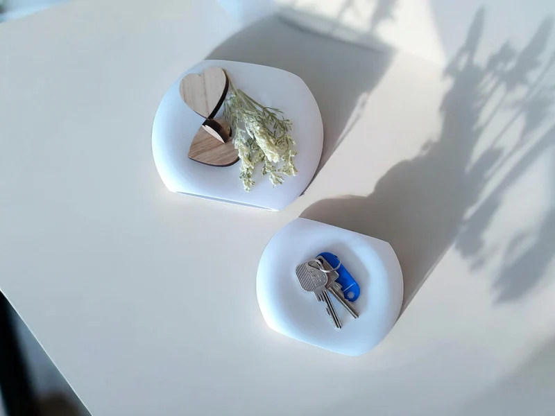 Plateau décoratif et pratique avec design en galets de rivière