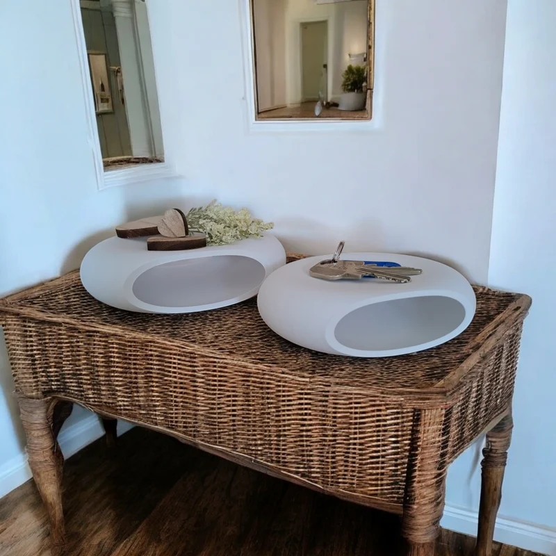 Plateau décoratif et pratique avec design en galets de rivière