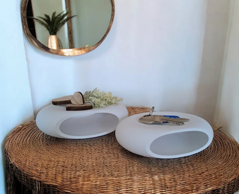 Plateau décoratif et pratique avec design en galets de rivière