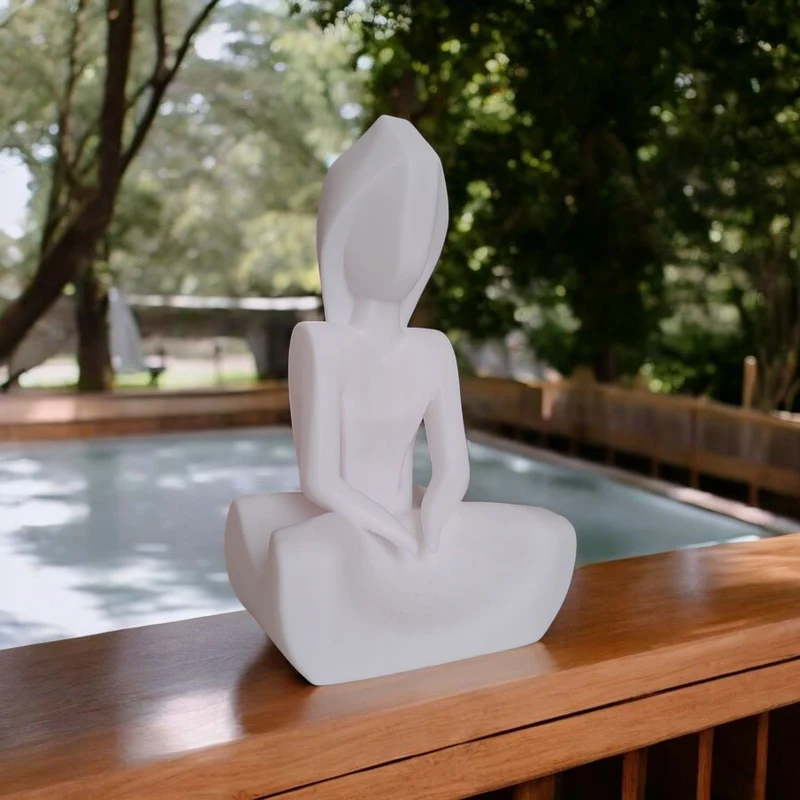 Sculpture minimaliste de la femme silencieuse