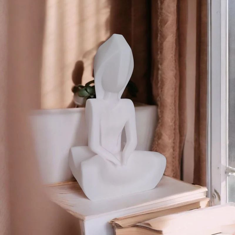 Sculpture minimaliste de la femme silencieuse