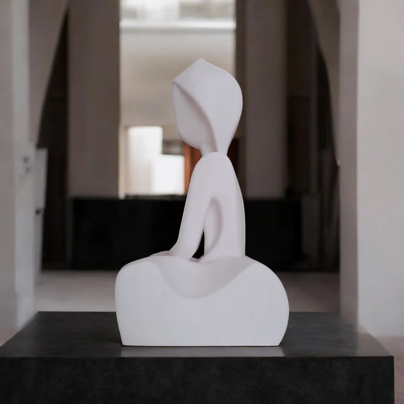 Sculpture minimaliste de la femme silencieuse