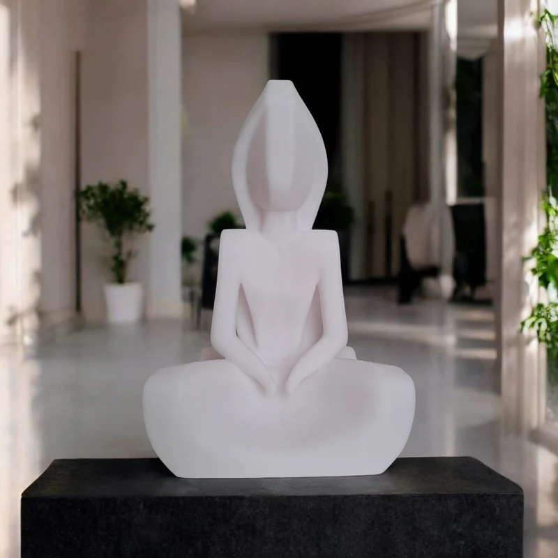 Sculpture minimaliste de la femme silencieuse