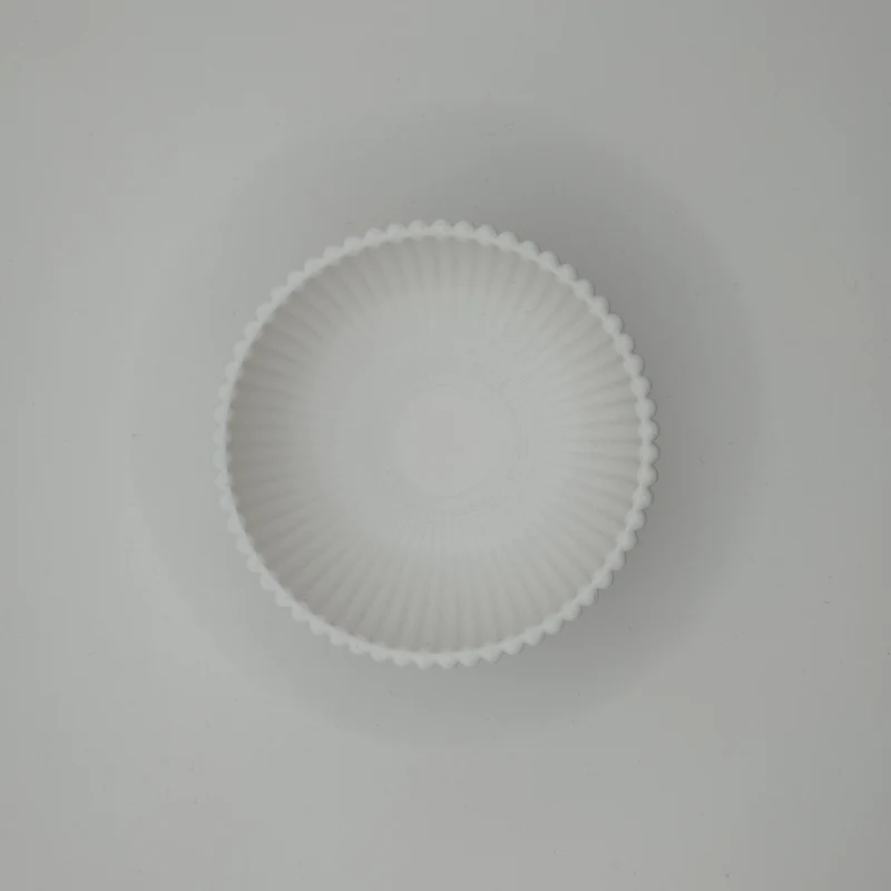 Bol décoratif rond avec un design côtelé élégant