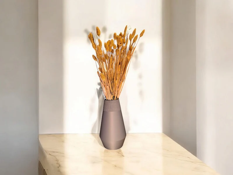 Vase égyptienne moderne avec design côtelé