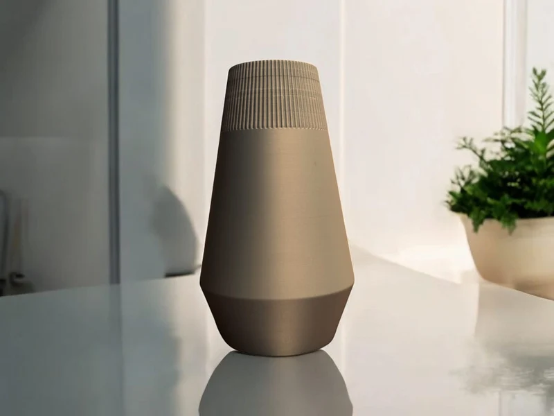 Vase égyptienne moderne avec design côtelé