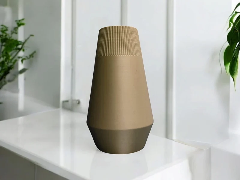Vase égyptienne moderne avec design côtelé