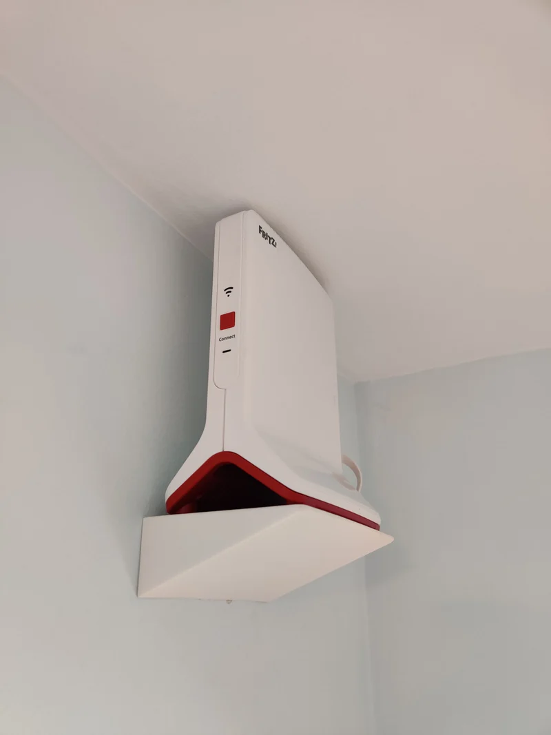Support mural Fritz Repeater 3000 avec range-câbles intégré