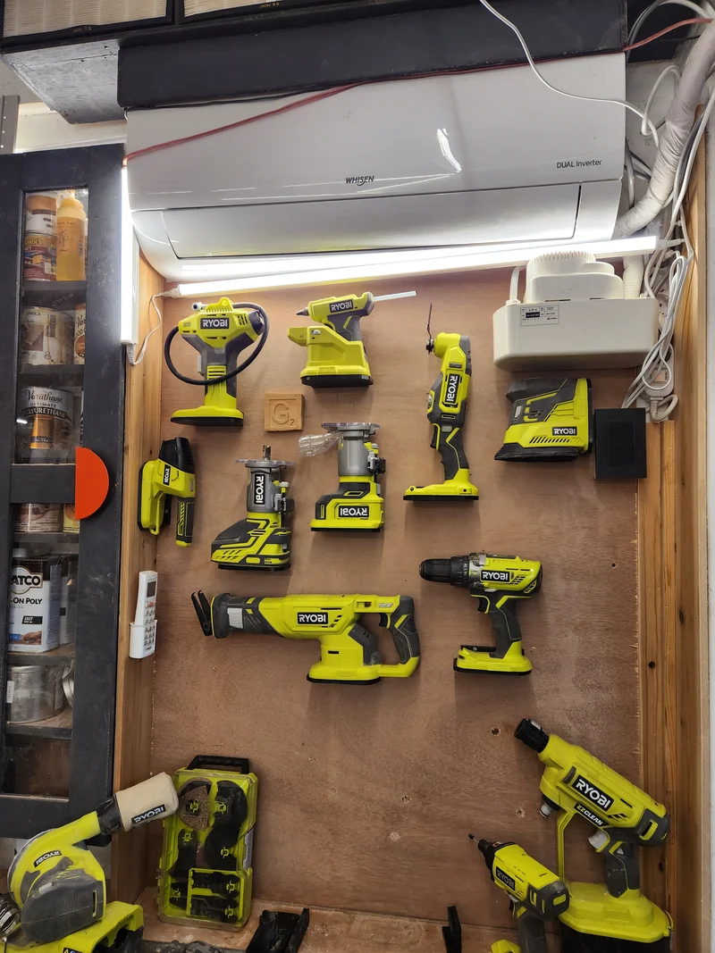 Support mural Ryobi One+ pour outils