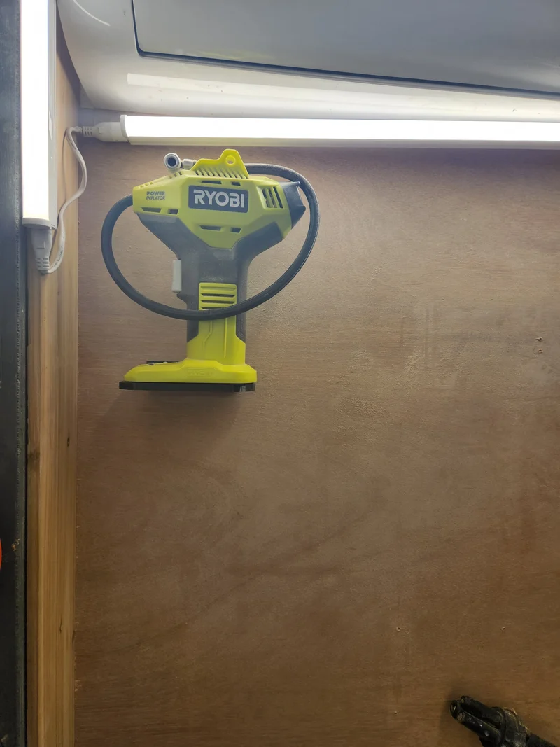 Support mural Ryobi One+ pour outils