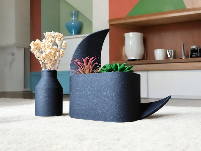 Pot en demi-lune décoratif et vase assorti