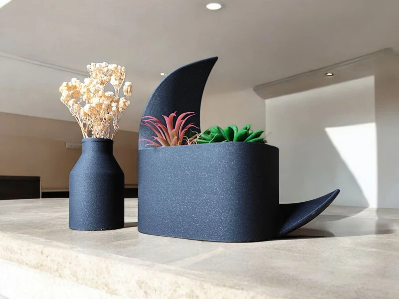 Pot en demi-lune décoratif et vase assorti
