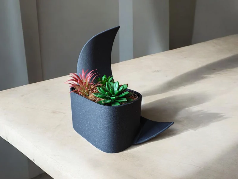 Pot en demi-lune décoratif et vase assorti