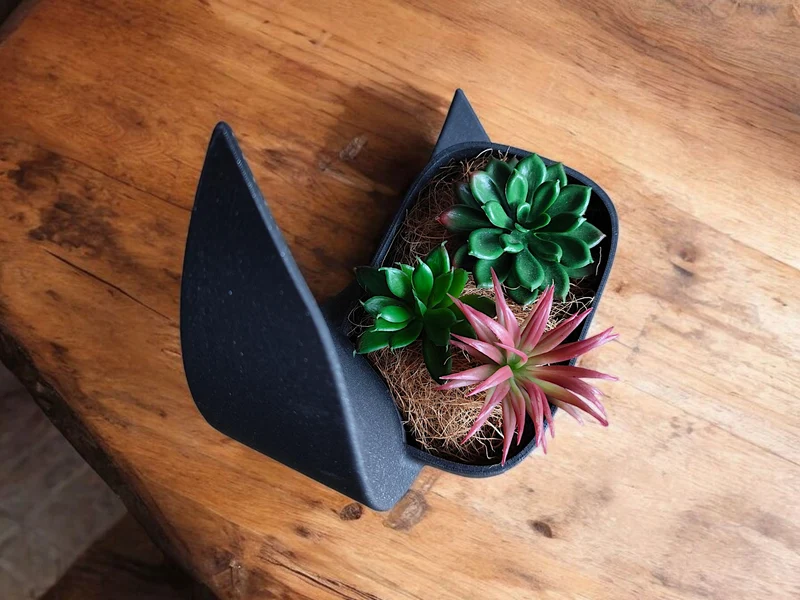 Pot en demi-lune décoratif et vase assorti
