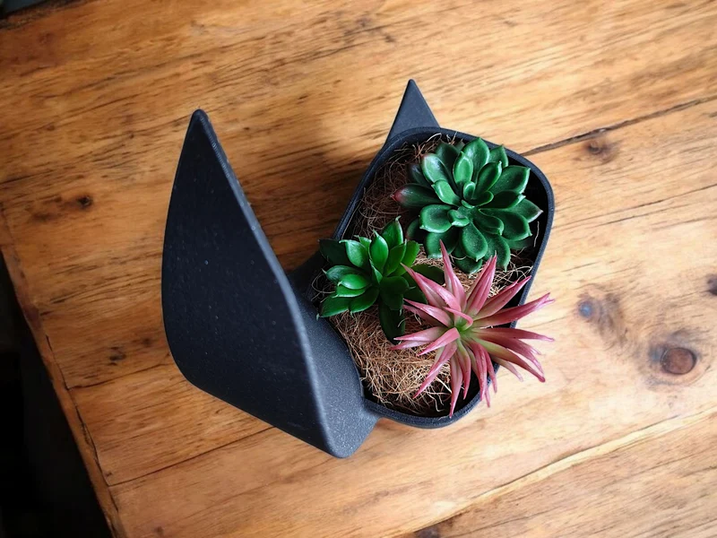 Pot en demi-lune décoratif et vase assorti