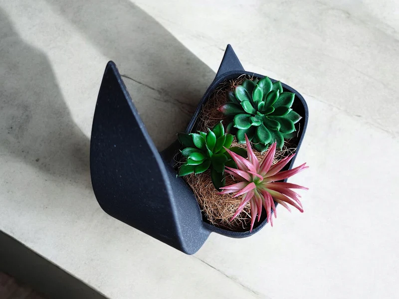 Pot en demi-lune décoratif et vase assorti