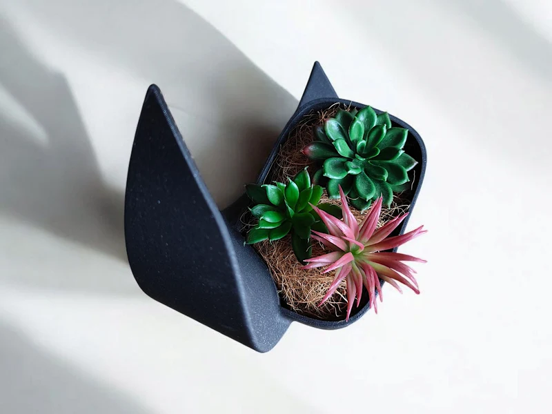 Pot en demi-lune décoratif et vase assorti