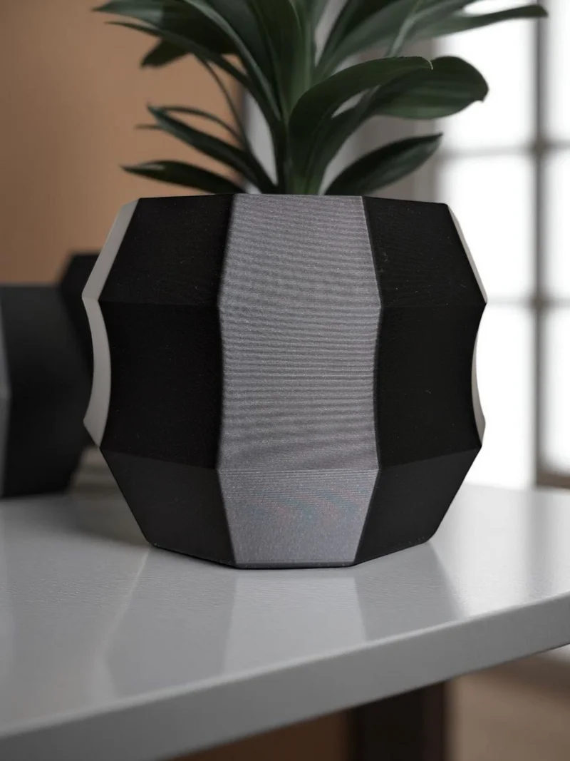 Pot de fleurs décagonal moderne au design minimaliste