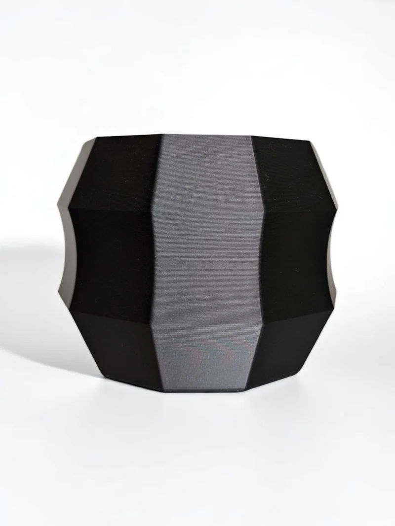 Pot de fleurs décagonal moderne au design minimaliste