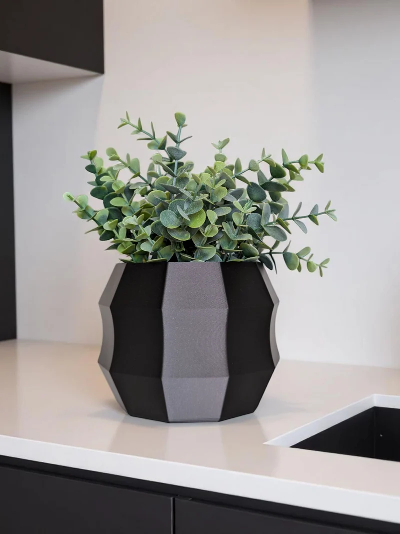 Pot de fleurs décagonal moderne au design minimaliste