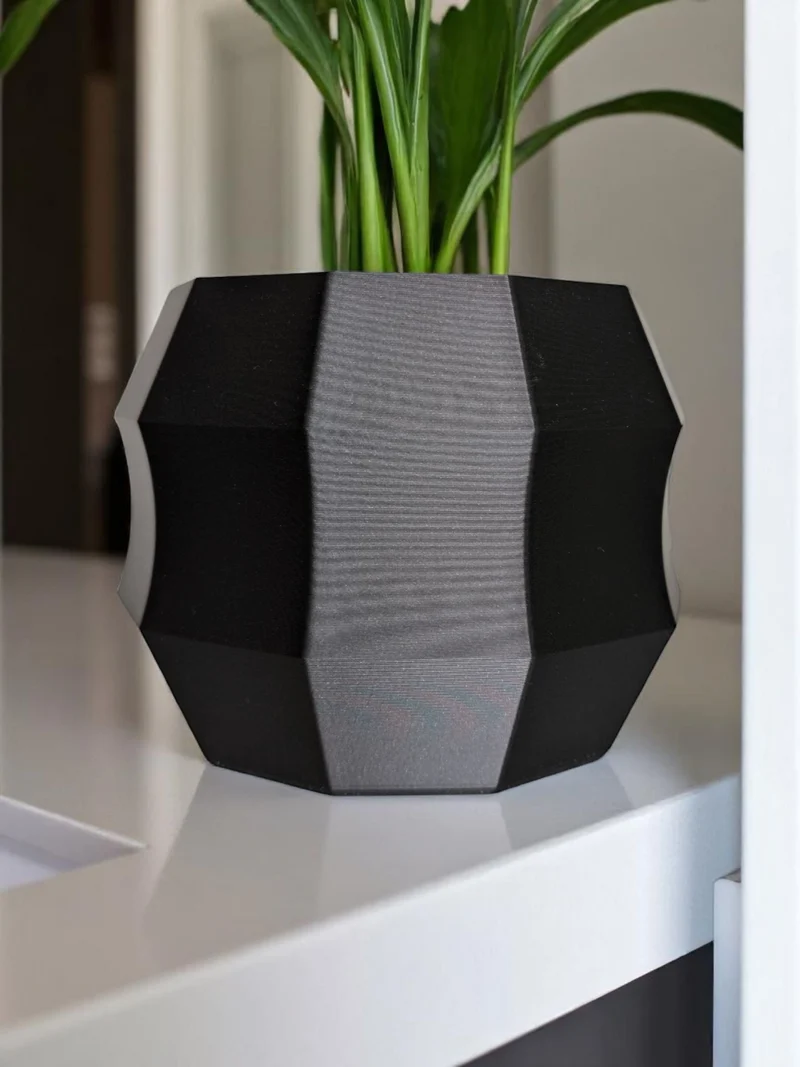 Pot de fleurs décagonal moderne au design minimaliste