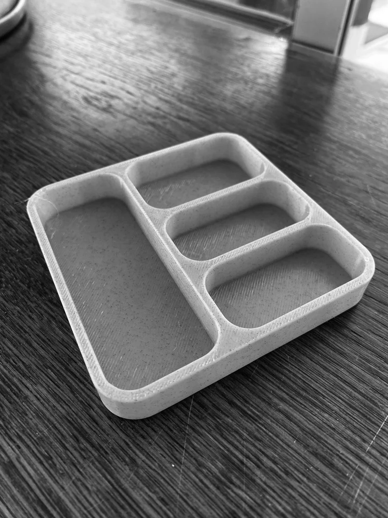 Bac de rangement pratique pour pièces et billets