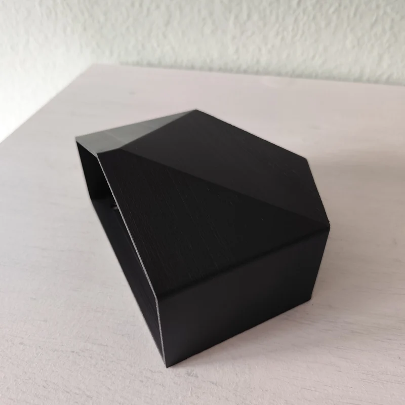 Cache-pot mural low-poly pour plantes