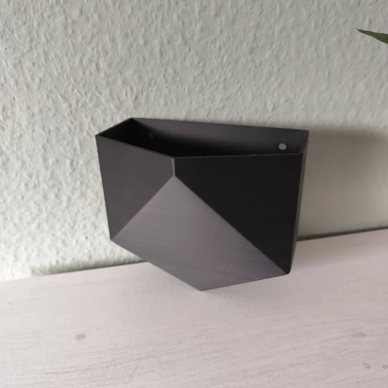 Cache-pot mural low-poly pour plantes