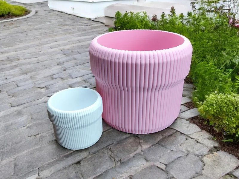 Pot de fleurs côtelé moderne au design intemporel