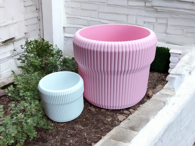 Pot de fleurs côtelé moderne au design intemporel